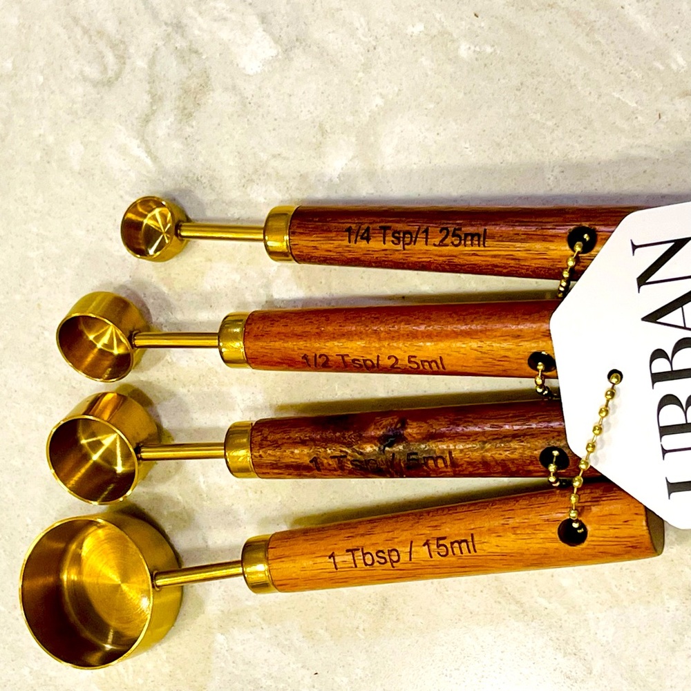NWT Stainless steel, Gold Finish Measuring spoons with Wood Handles Great Gifts!